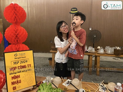 Phụ kiện hoá trang cầm tay vui nhộn chủ đề Happy New Year [Bằng gỗ - Nhiều kiểu] PK-GO-01